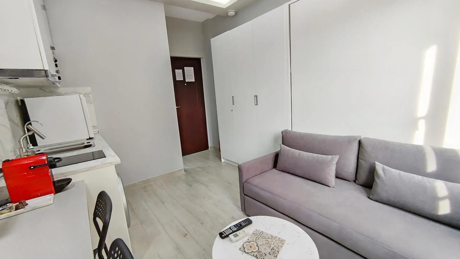 Pretty Petitie Fully Equipped City Center Studio Saloniki